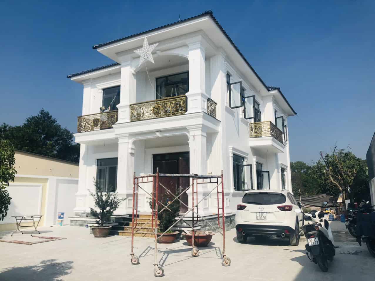 Biệt thự 2 tầng tân cổ điển hoàn thiện thực tế tại Bình Dương – GeoHome 2023
