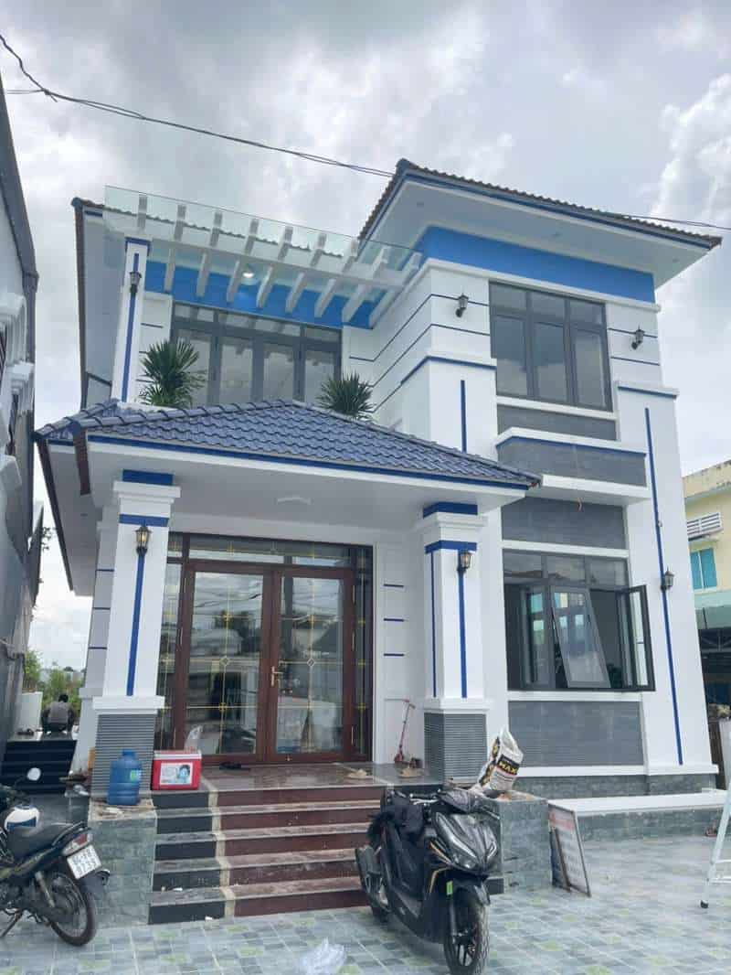 Thi công nhà phố hiện đại đang hoàn thiện mặt tiền tại Đắk Lắk – GeoHome